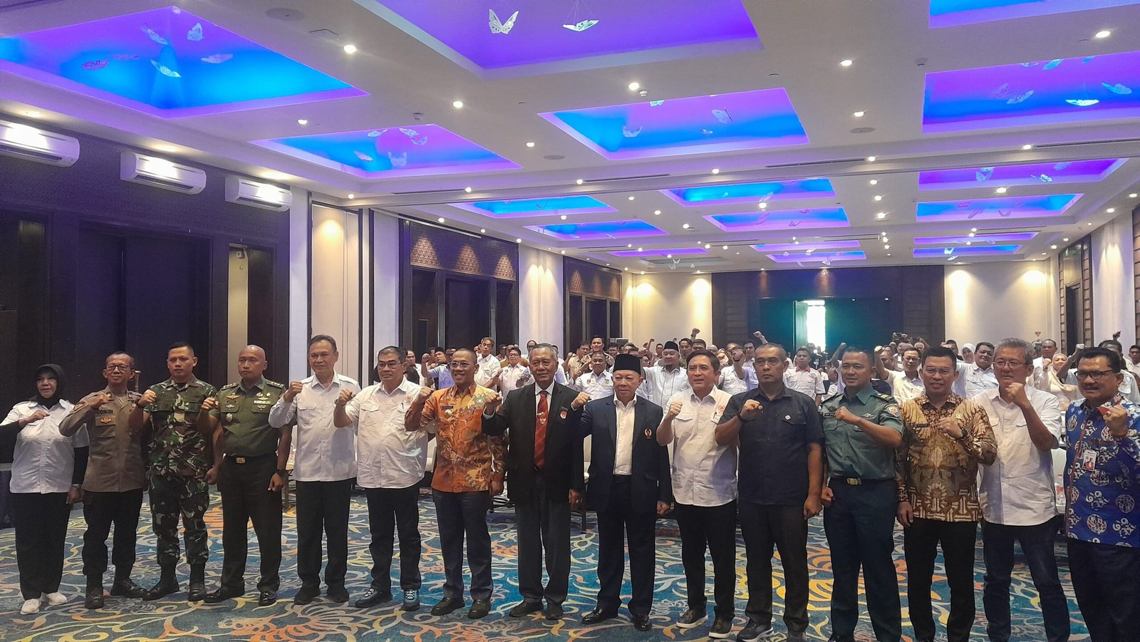 Aklamasi, Taufik Hidayat…