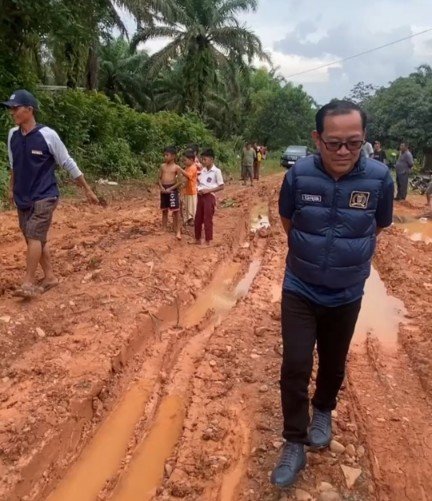 Viral Jalan Bak Kubangan, DRB Turun…